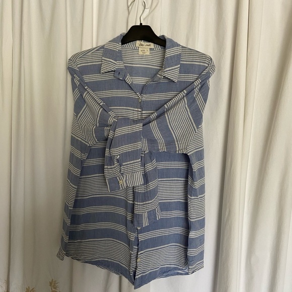 WOMEN Sz-L From Lili’s Closet- Button-Up Long Sleeves Top- Super Soft & Light - Picture 6 of 13